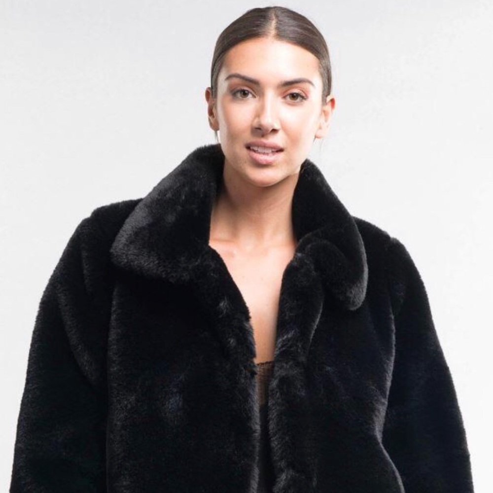 CROPPED SLEEVE FAUX FUR COAT